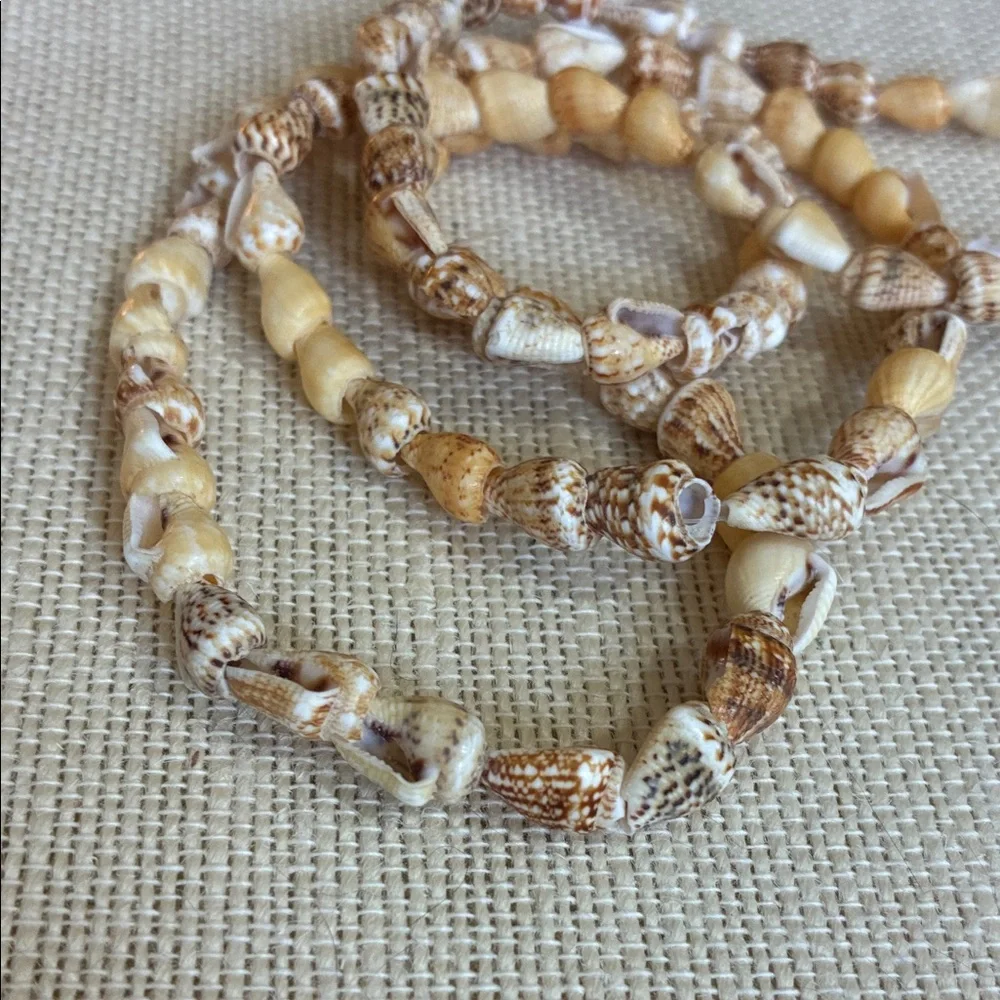 Elegant vintage Shell Beaded Necklace - Picture 2 of 9